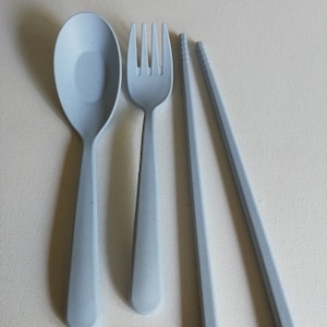 Hellblauer Bambus Löffel Gabel und Stäbchen-Set Besteck-Set