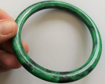 Bangle - round section marbled green vintage plastic bangle