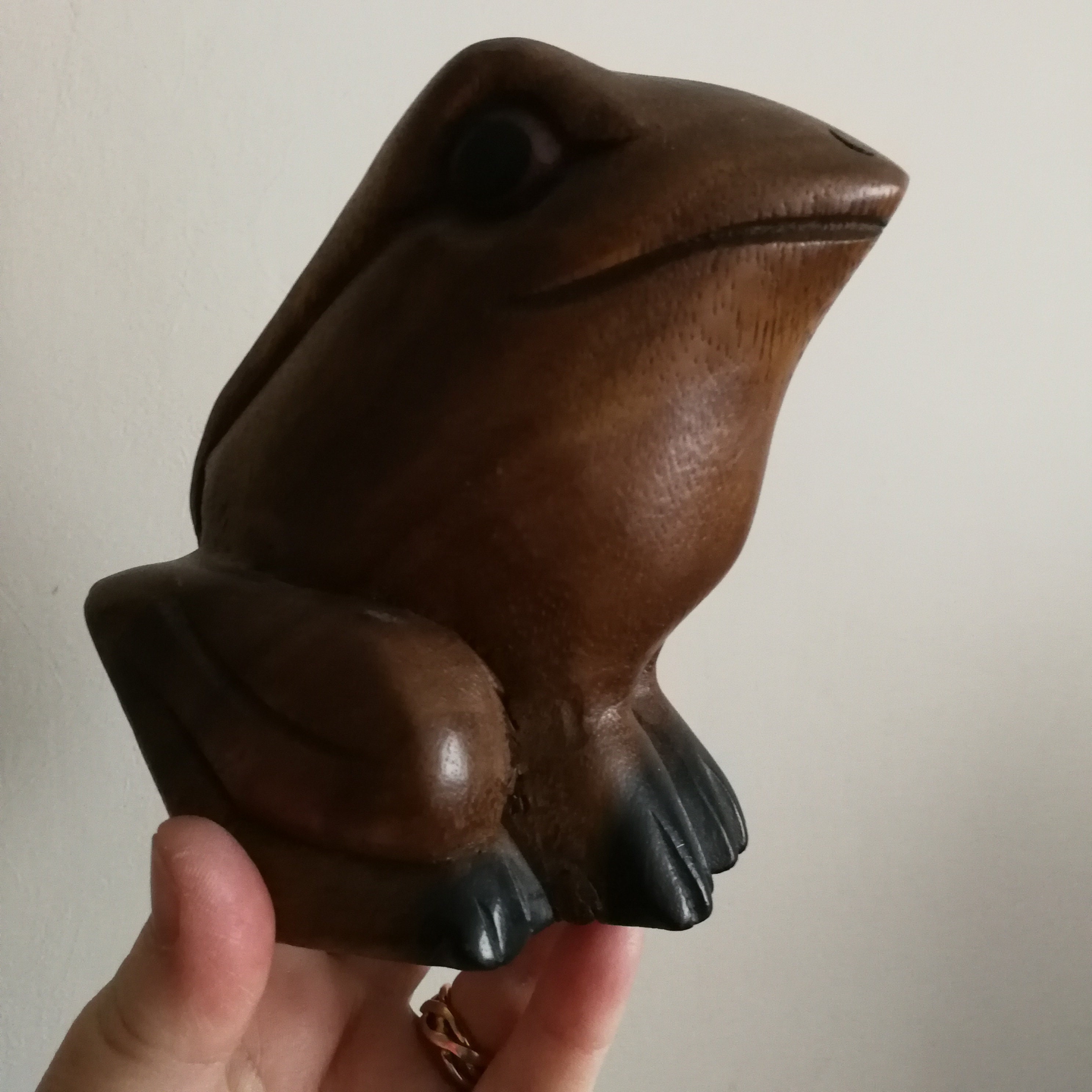ヴィンテージの木製彫刻カエルの置物 - 手作り - Etsy 日本