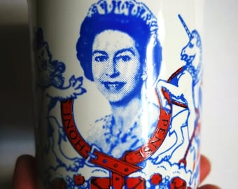 Retro Kiln Craft pottery Royal souvenir mug Queens silver Jubilee with Union Jack
