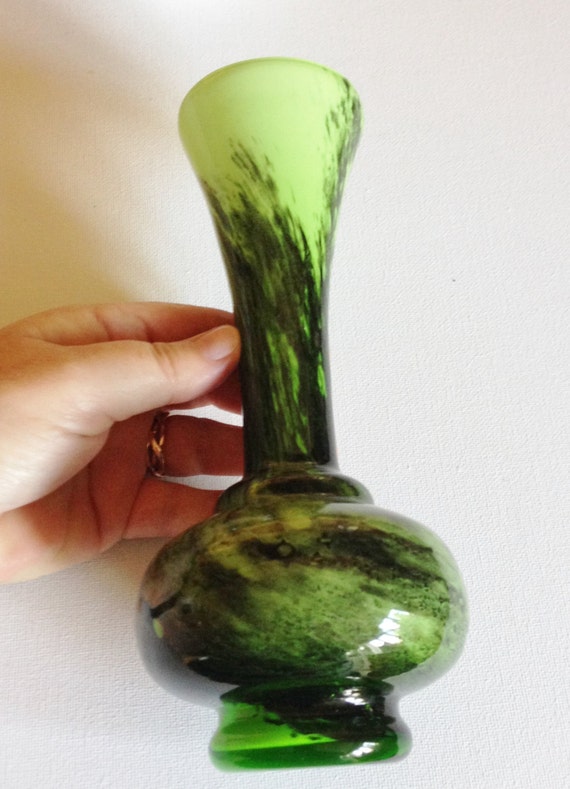 Sale Funky Vivid Green Swirly End Of Day Glass Vase Vintage Etsy
