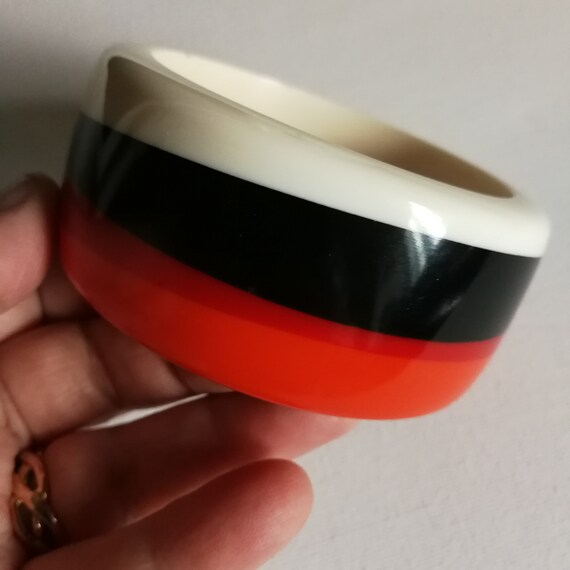 Retro Striped Plastic Bangle – Chunky Funky Design - image 3