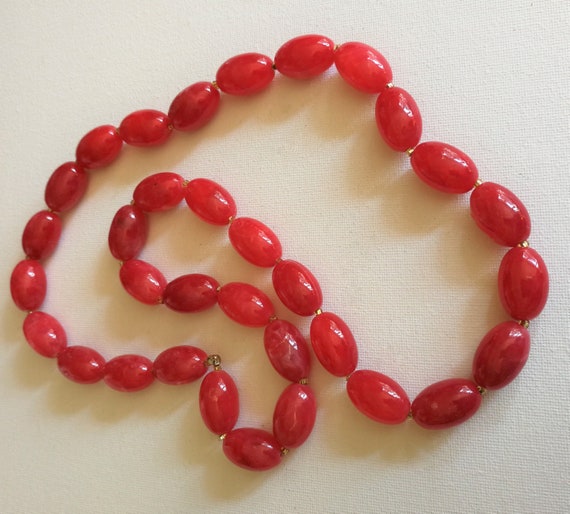 Funky Shiny Cherry Red Lucite Plastic Oval Beads Necklace Great