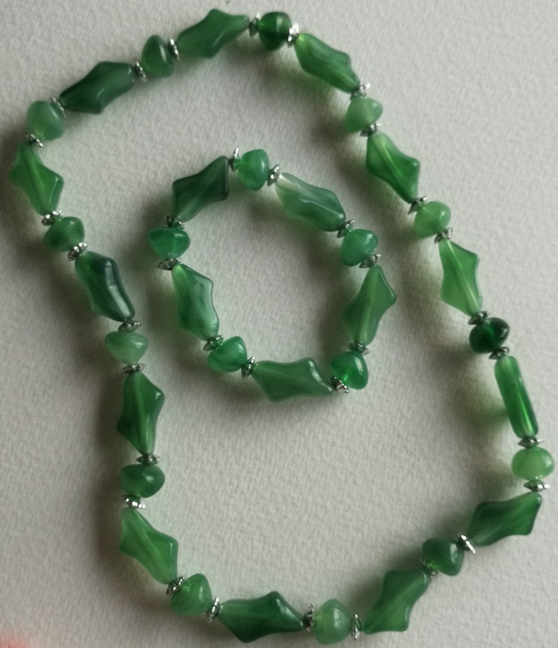 Necklace funky marbled green plastic beaded necklace and matching bracelet