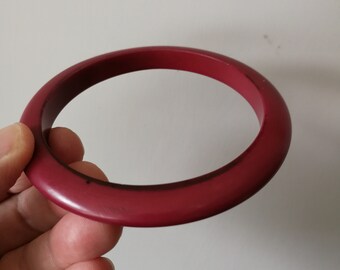 Bangle - slim plum purple plastic bangle retro design