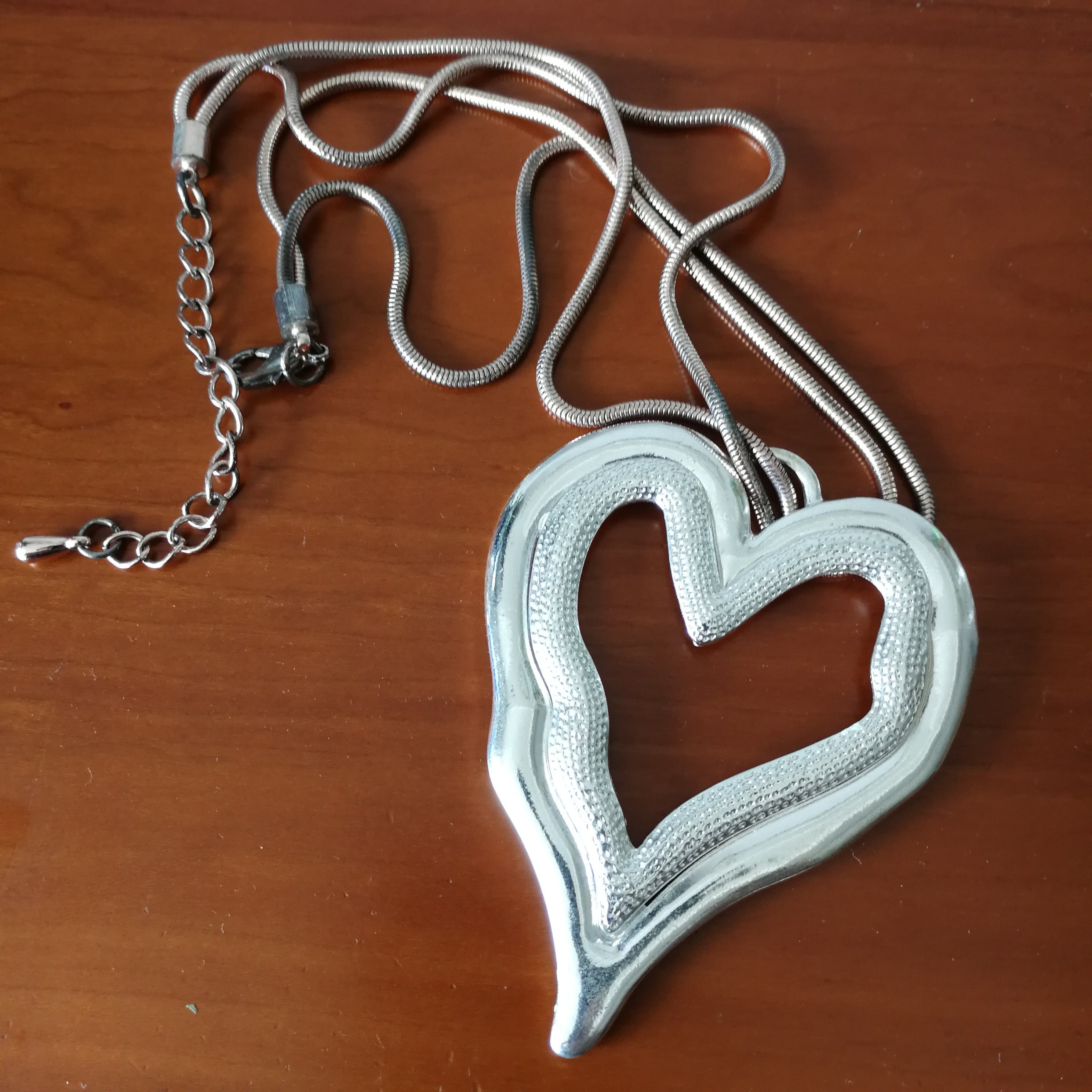 Metal shop heart necklace