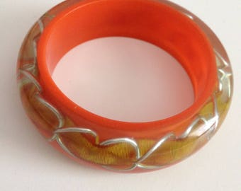 Bangle - Chunky funky burnt orange plastic bangle with metal chain and ribbon inclusion retro design