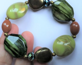 Bracelet  - pretty marbled plastic beaded elasticated bracelet green marbled faceted beads