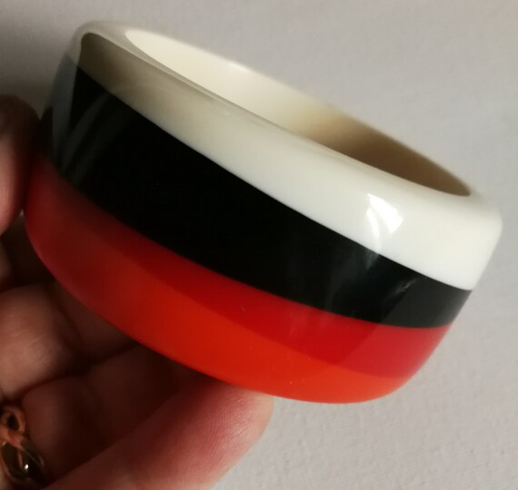 Retro Striped Plastic Bangle – Chunky Funky Design - image 4