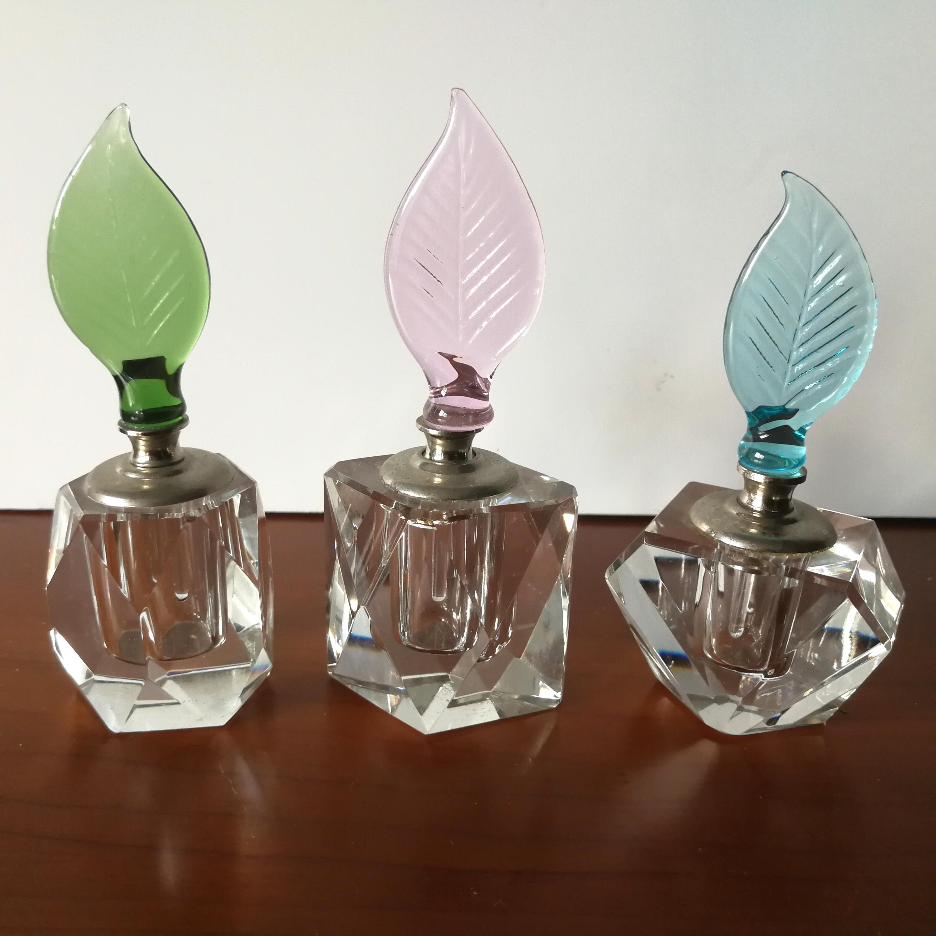 葉っぱの形をしたストッパーとスポイトが付いたヴィンテージガラスの