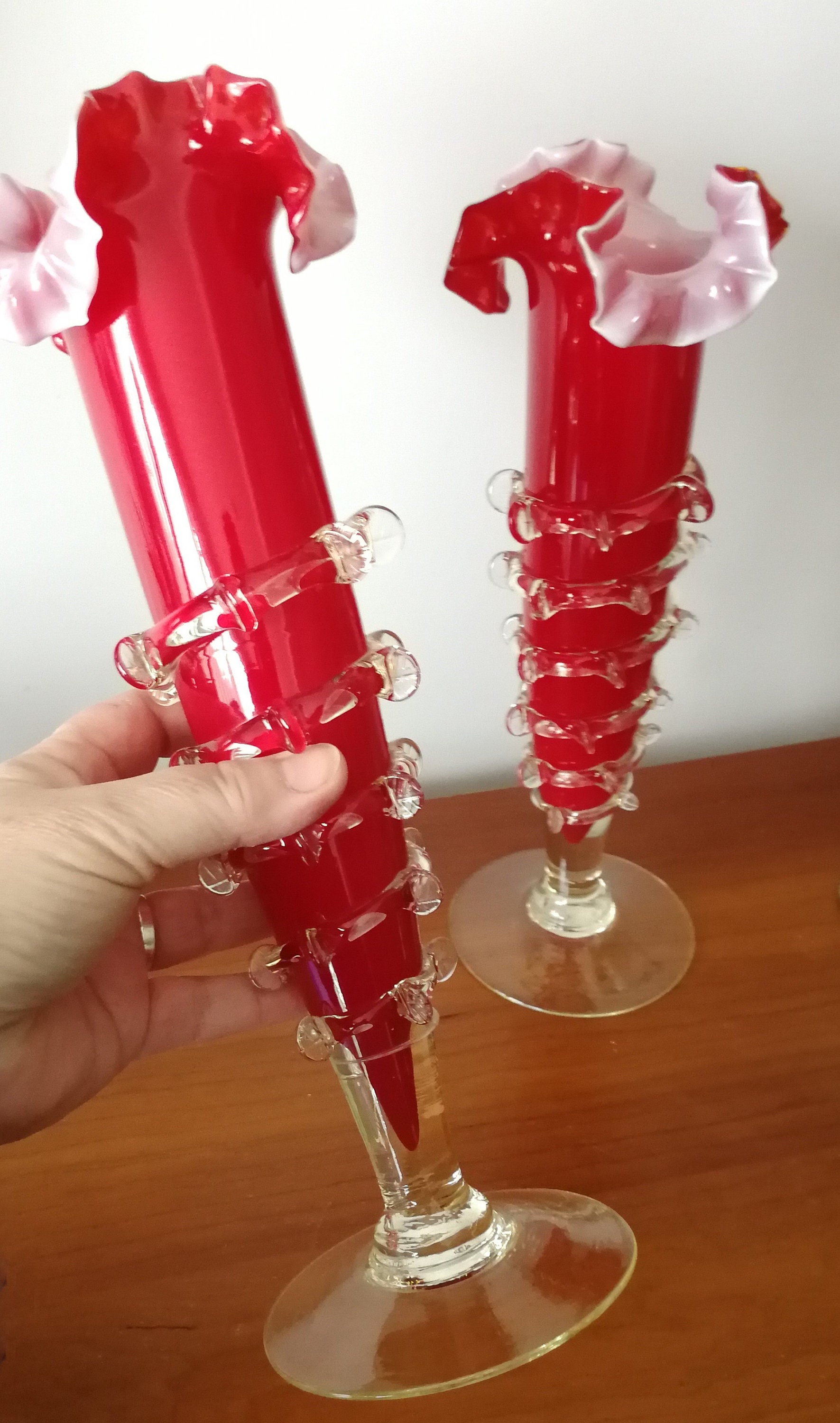 ヴィンテージ風の赤いねじり脚ガラス花瓶：フリル付きトップ - Etsy 日本