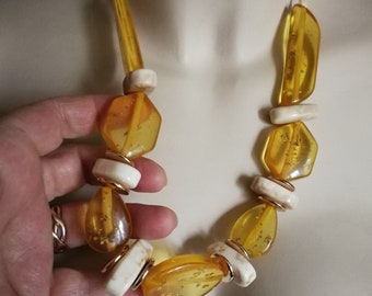 Necklace - funky chunky yellow and cream plastic beads necklace great chunky RETRO costume jewellery