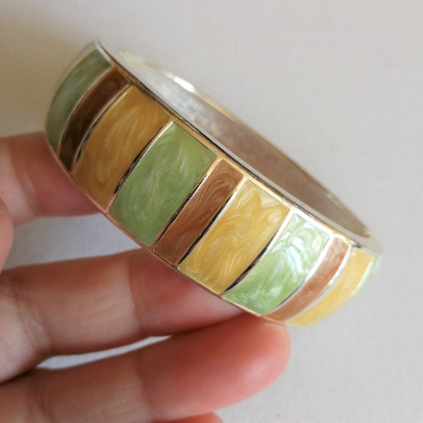 Bangle - Very attractive high quality oval hinged metal framed enamel bangle green yellow pale bronze gold tone frame