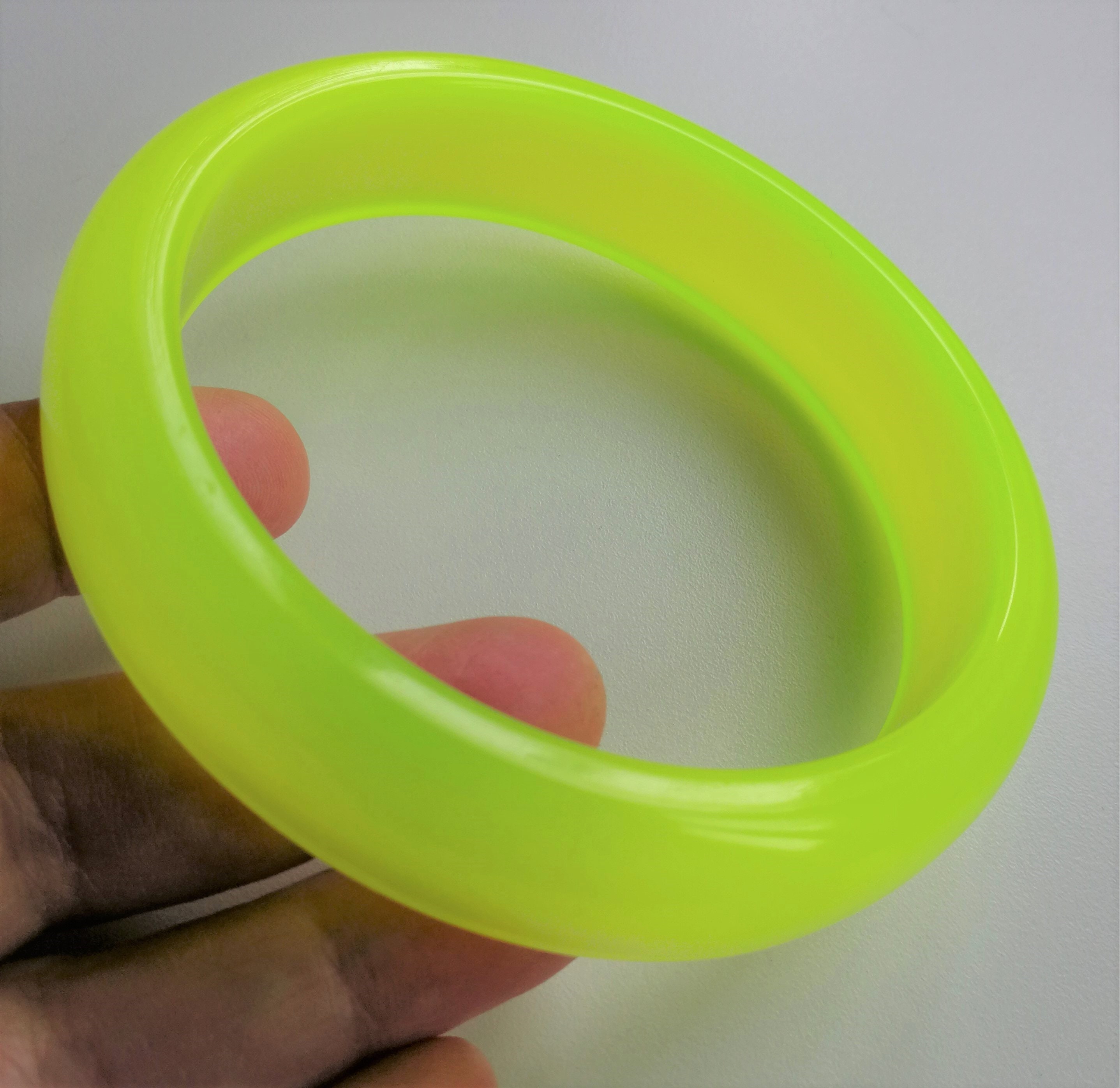 ハンドメイドネオンバングル：ファンキーな蛍光ブレスレット（72mm 