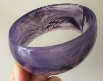 Bangle - funky transparent and purple marbled oval shaped plastic cuff bangle retro design
