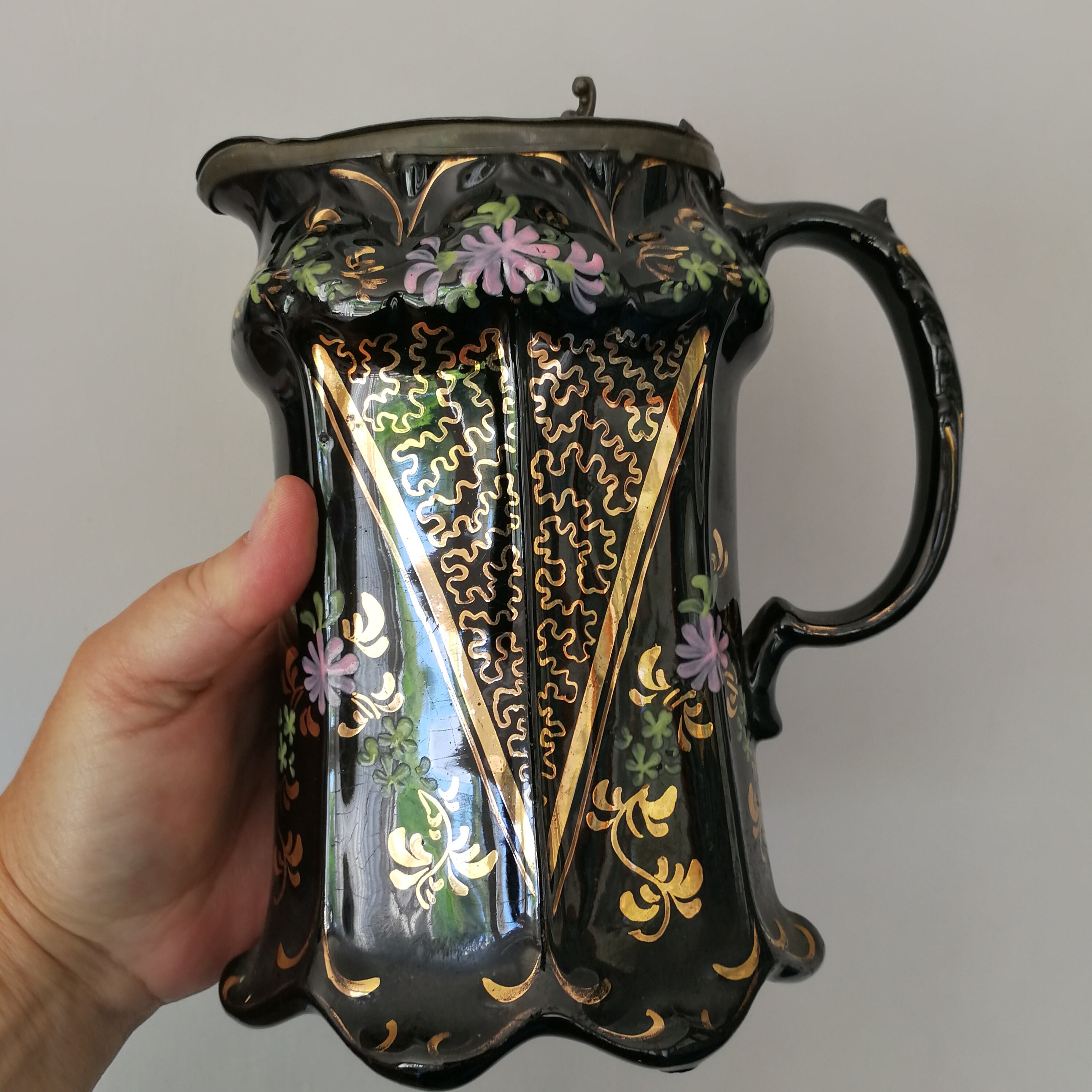 アンティーク ジャックフィールド 黒釉陶器 水差し：ピューター蓋付き