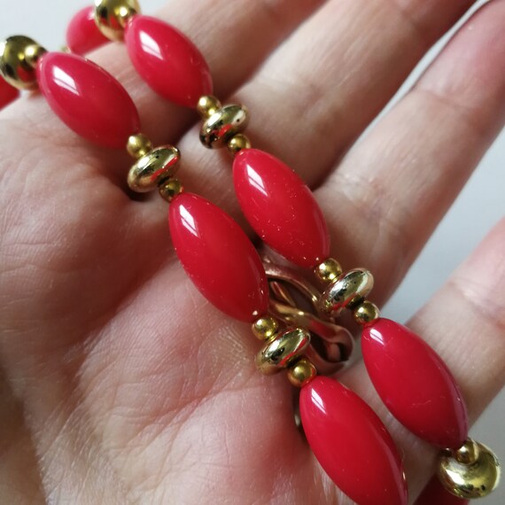 Red plastic bead best sale necklace