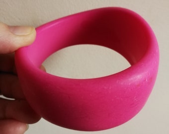 Bangle - Chunky funky matt pink plastic bangle retro design high quality feel