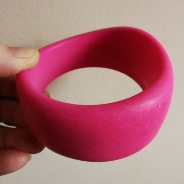 Bangle - Chunky funky matt pink plastic bangle retro design high quality feel