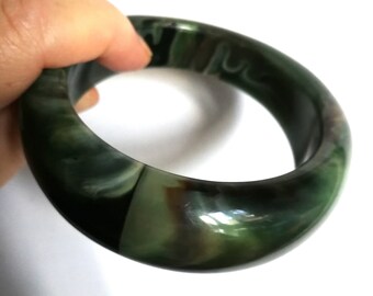 Bangle - round section marbled olive sage green vintage plastic bangle