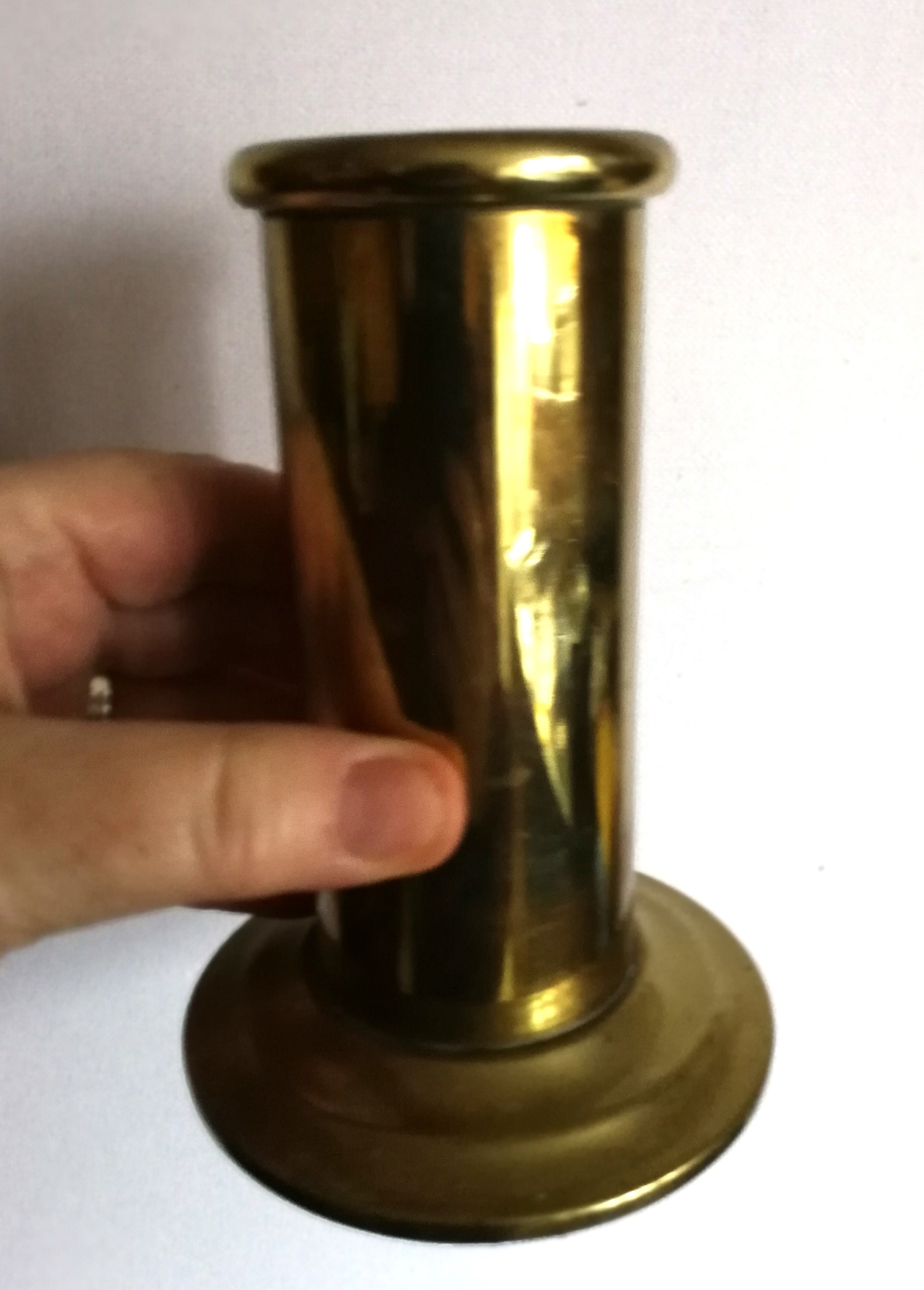 Einfacher, schwerer Vintage Kerzenhalter aus Messing