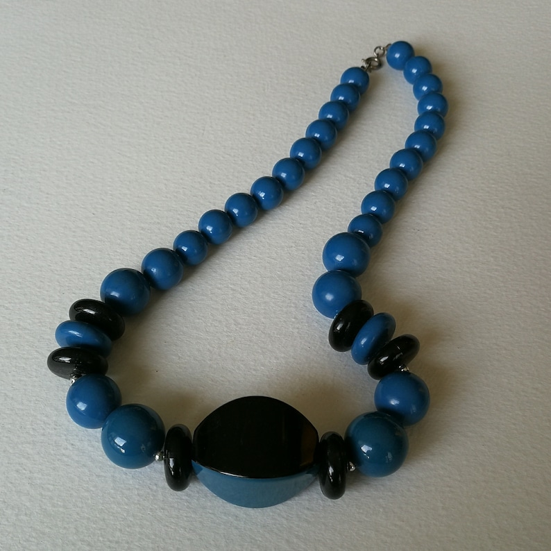 Necklace chunky blue and black plastic bead necklace retro design