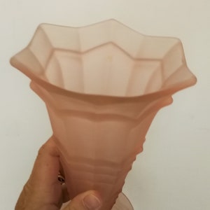art deco vintage różowy matowy szklany wazon w kształcie fletu 6 cali wysokości