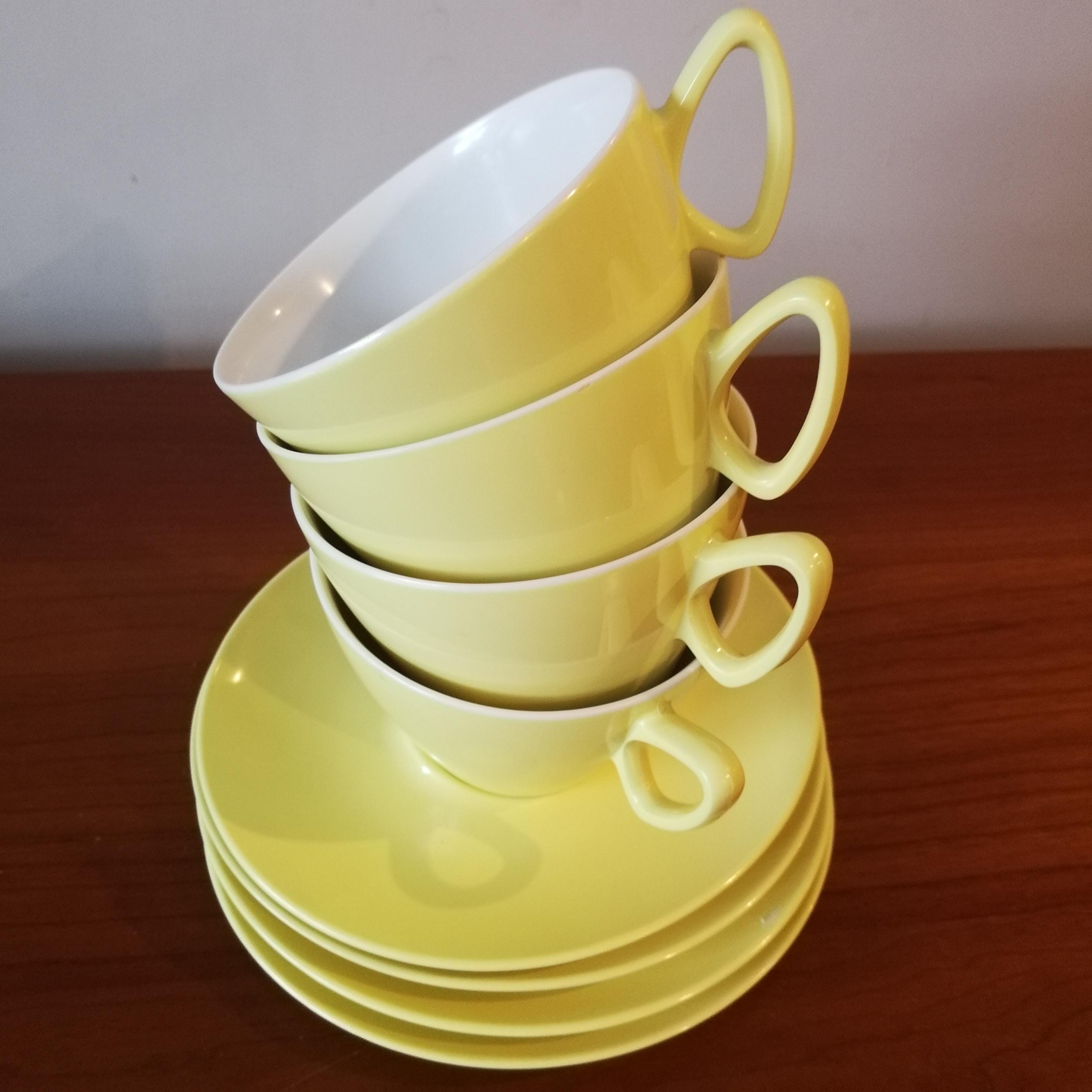 Vintage Melmex Melaware Picnic Set: Pastel Yellow Cups & Saucers