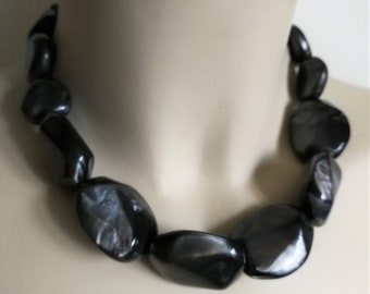 Necklace - marbled bead necklace retro design grey and black