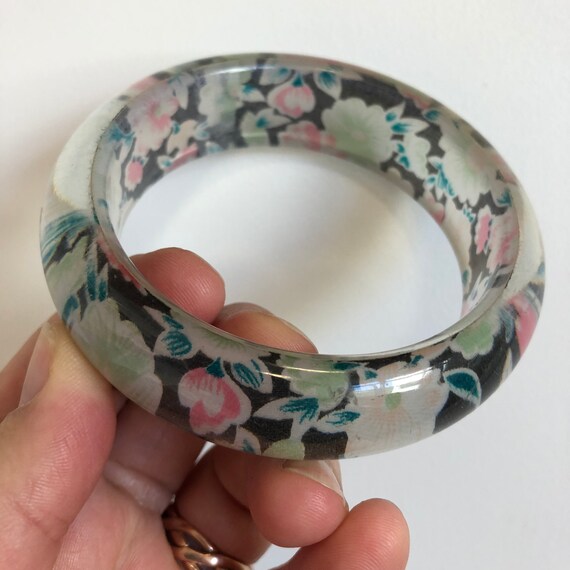 バングル - チャンキーなファンキーなブルーの花柄プラスチック 