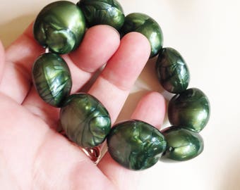 Bracelet  - pretty marbled plastic beaded elasticated bracelet marbled green