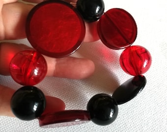 Bracelet - chunky bead bracelet retro design red and black beads