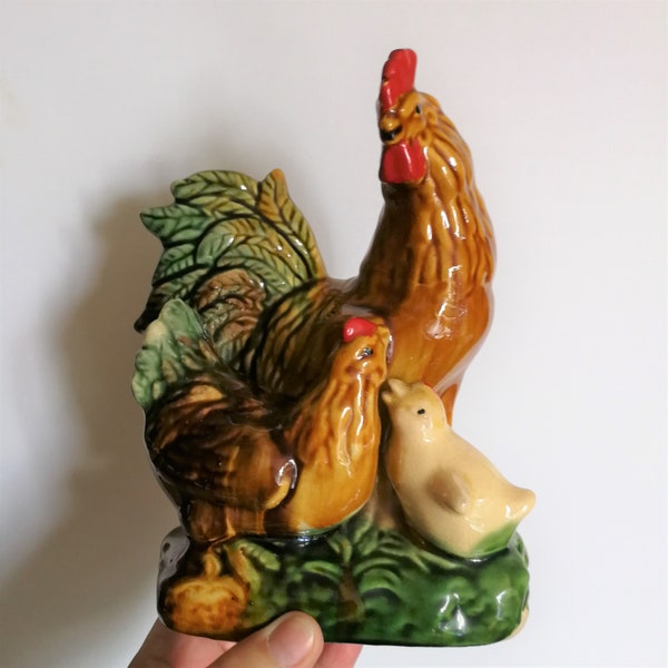 figurine de famille coq, poule et poussin en poterie de majolique vintage