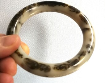 Bangle - round section marbled cream and grey vintage plastic bangle