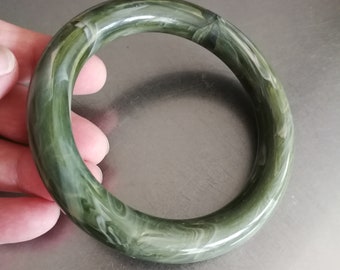 Bangle - round section marbled olive sage green vintage plastic bangle