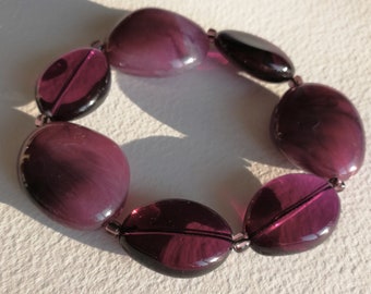 Bracelet  - marbled purple pebble shaped lucite plastic large beads bracelet