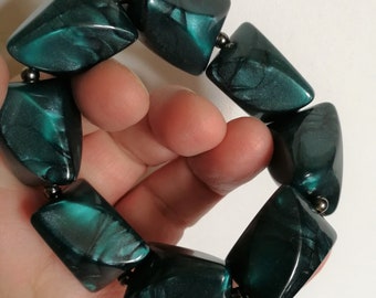 Bracelet  - pretty marbled plastic beaded elasticated bracelet marbled green