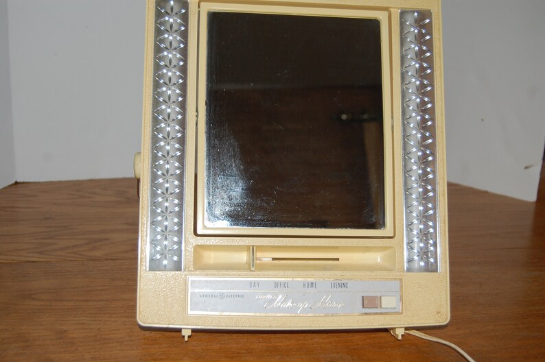 Vintage Make Up Mirror General Electric Lighted Stand Vanity Bathroom 4 Settings