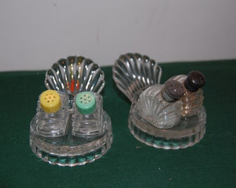 Vintage Salt and Pepper Shaker Set, 50's glass Turkey Fan Shaker Set, Glass Tray, Sea Shell Salt/Pepper Set, Table Decor, Collectible Glass