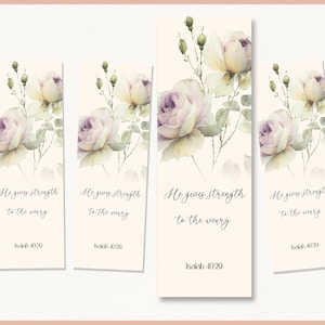 Puede incluir: Juego de cuatro marcapáginas florales con rosas de acuarela en tonos crema y lavanda. Cada marcapáginas presenta el texto "He gives strength to the weary" e "Isaiah 40:29" en una elegante escritura.