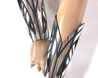 Pair of gloves, metal cuffs, chrome brackets, chrome gauntlets Divamp Couture