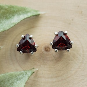 Pyrope Garnet Earrings; Genuine Untreated Madagascar Garnet; 1.540cts