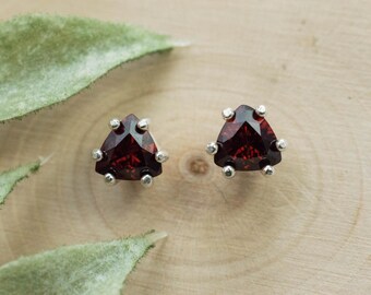 Pyrope-granaatoorbellen; Echte onbehandelde Madagascar-granaat; 1.540 cts