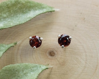 Pyrope-granaatoorbellen; Echte onbehandelde Madagascar-granaat; 0,560 cts