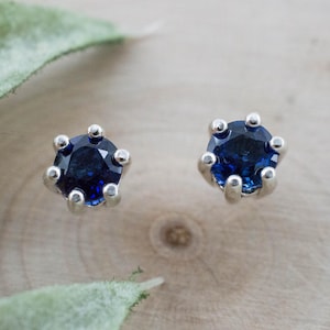 Blue Sapphire Earrings, Natural Thailand Sapphire; 0.875cts