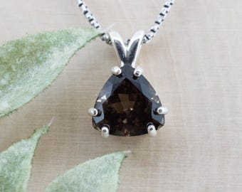 Colgante de colombiana; pseudotectita colombiana natural sin tratar; 3,060 cts