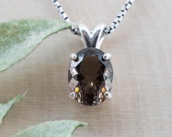 Colgante de colombiana; pseudotectita colombiana natural sin tratar; 2,540 cts