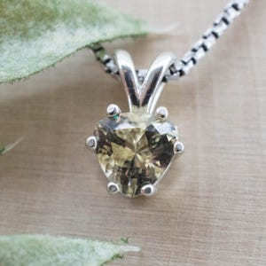 Oregon Sunstone Pendant, Genuine Untreated USA Yellow Sunstone; 1.115cts