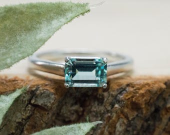 鮮やかなグリーンアクアマリンシルバーリング、グリーンベリルリング