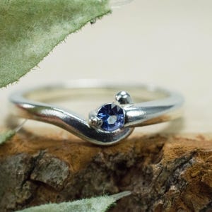 Benitoit Ring; Natürlicher unbehandelter kalifornischer Benitoit: 0,080cts